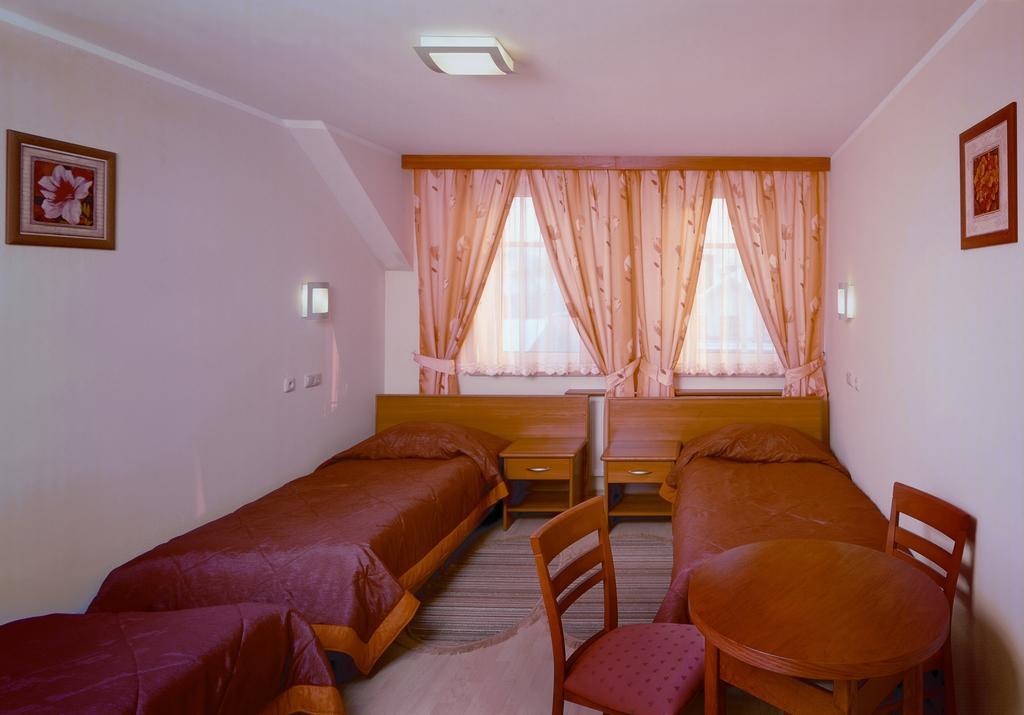 Hotel Sutoris Bochnia Cameră foto