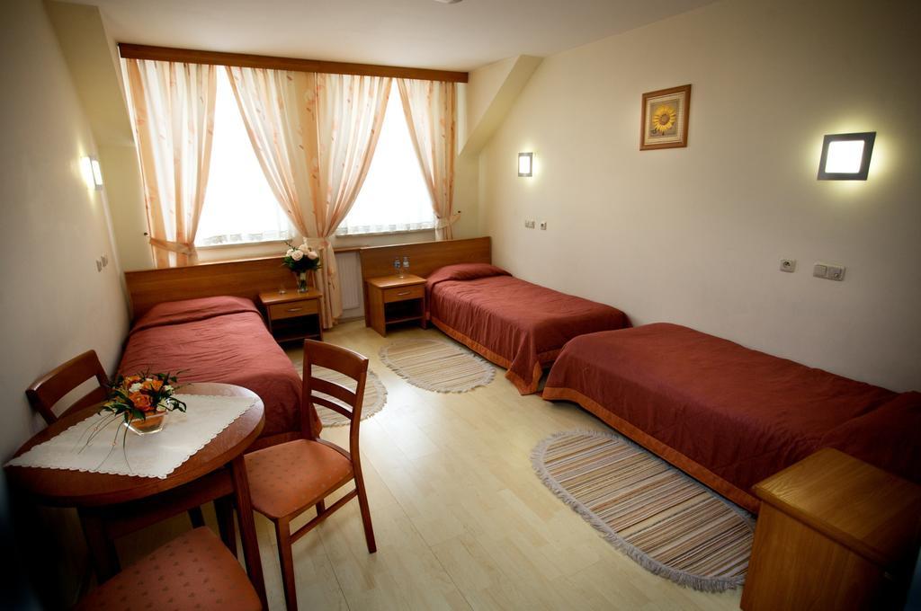 Hotel Sutoris Bochnia Cameră foto