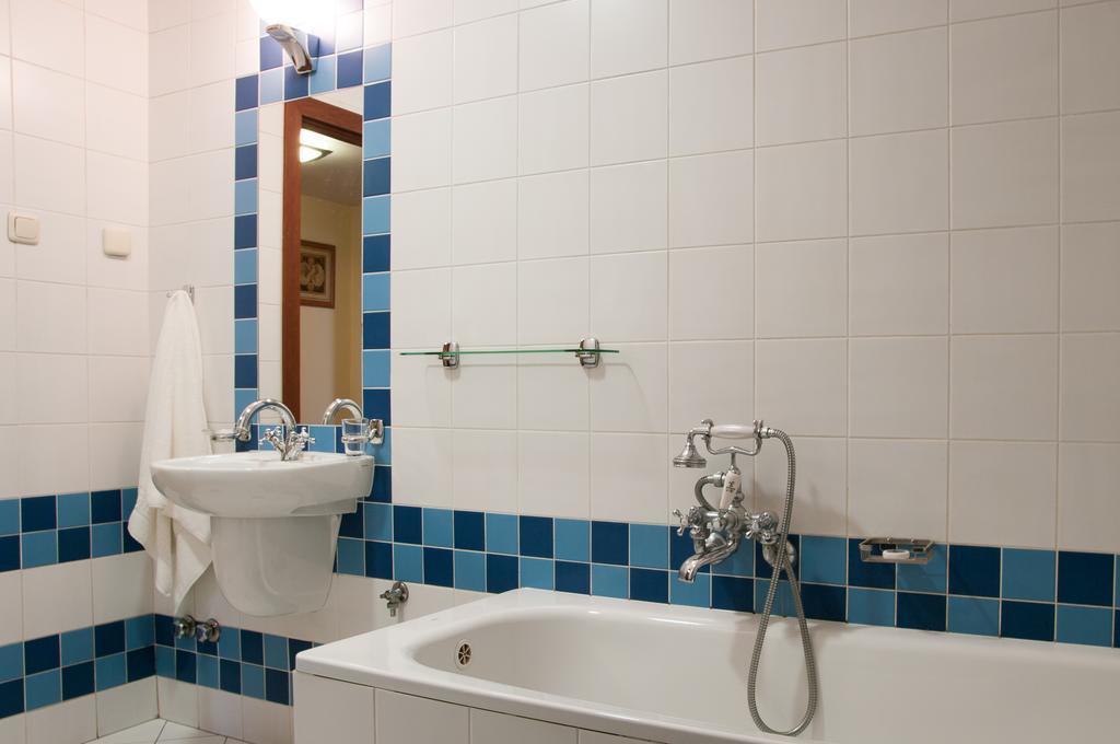 Hotel Sutoris Bochnia Cameră foto