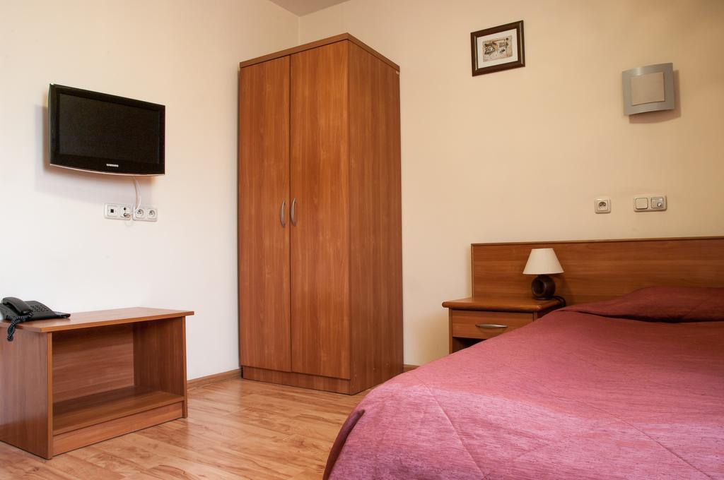 Hotel Sutoris Bochnia Cameră foto